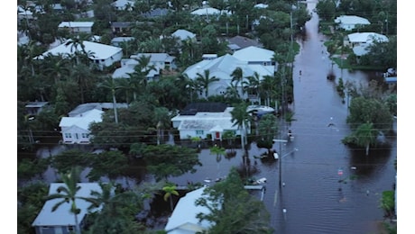 Florida. L'uragano Milton ha causato almeno 10 morti. 12 mln di persone a rischio allagamenti. Biden assicura il sostegno