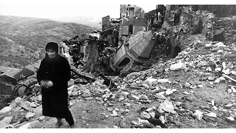 Il terremoto che 44 anni fa sconvolse l'Irpinia. In un video dei Vigili del Fuoco la devastazione di una terra