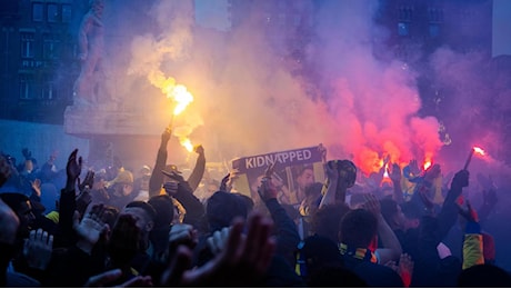 Maccabi Fanatics, attacchi agli arabi in trasferta e fedeltà al ministro Ben Gvir: chi sono gli ultrà aggrediti ad Amsterdam