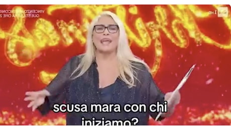 Domenica In, Mara Venier insultata sui social in diretta: Da vomito, questa roba