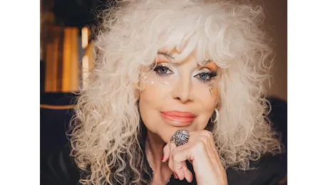 Donatella Rettore presenta il nuovo album Antidiva Putiferio