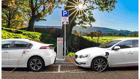 Questo paese europeo vuole proibire le auto elettriche | La gran menzogna degli elettroni ha le gambe corte