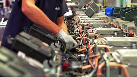 Istat: a marzo la produzione industria sale dello 0,1%, -1,8% sull'anno