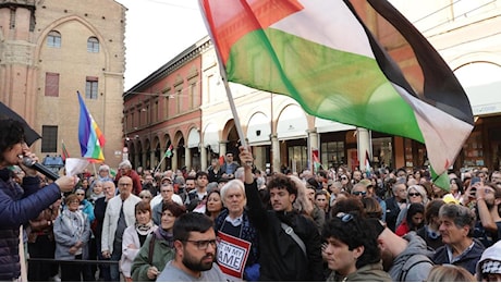 L’ultimo giorno di Gaza, centinaia di persone al flash mob