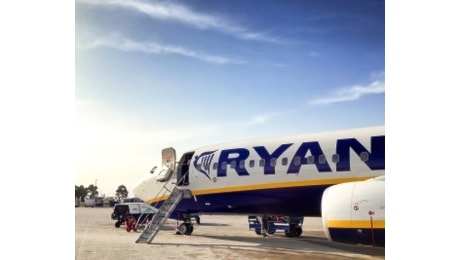 Ryanair, problema in volo, aereo torna a Brindisi